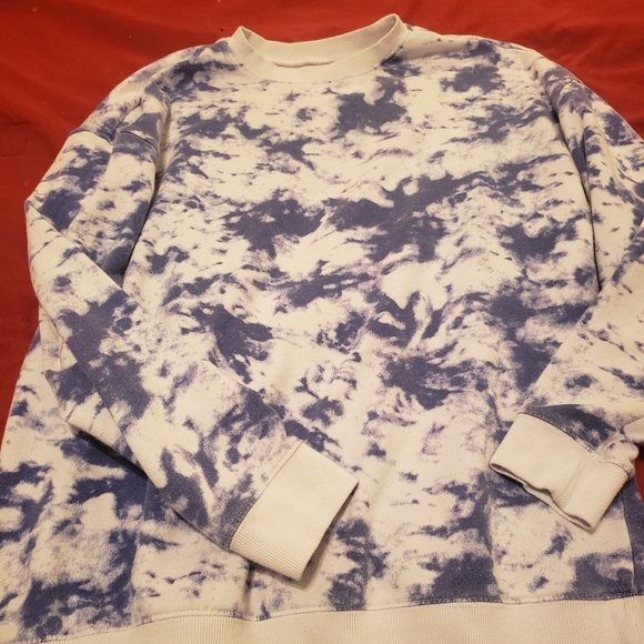 Very cute, blue and white sweatshirt - Picture 1 of 3